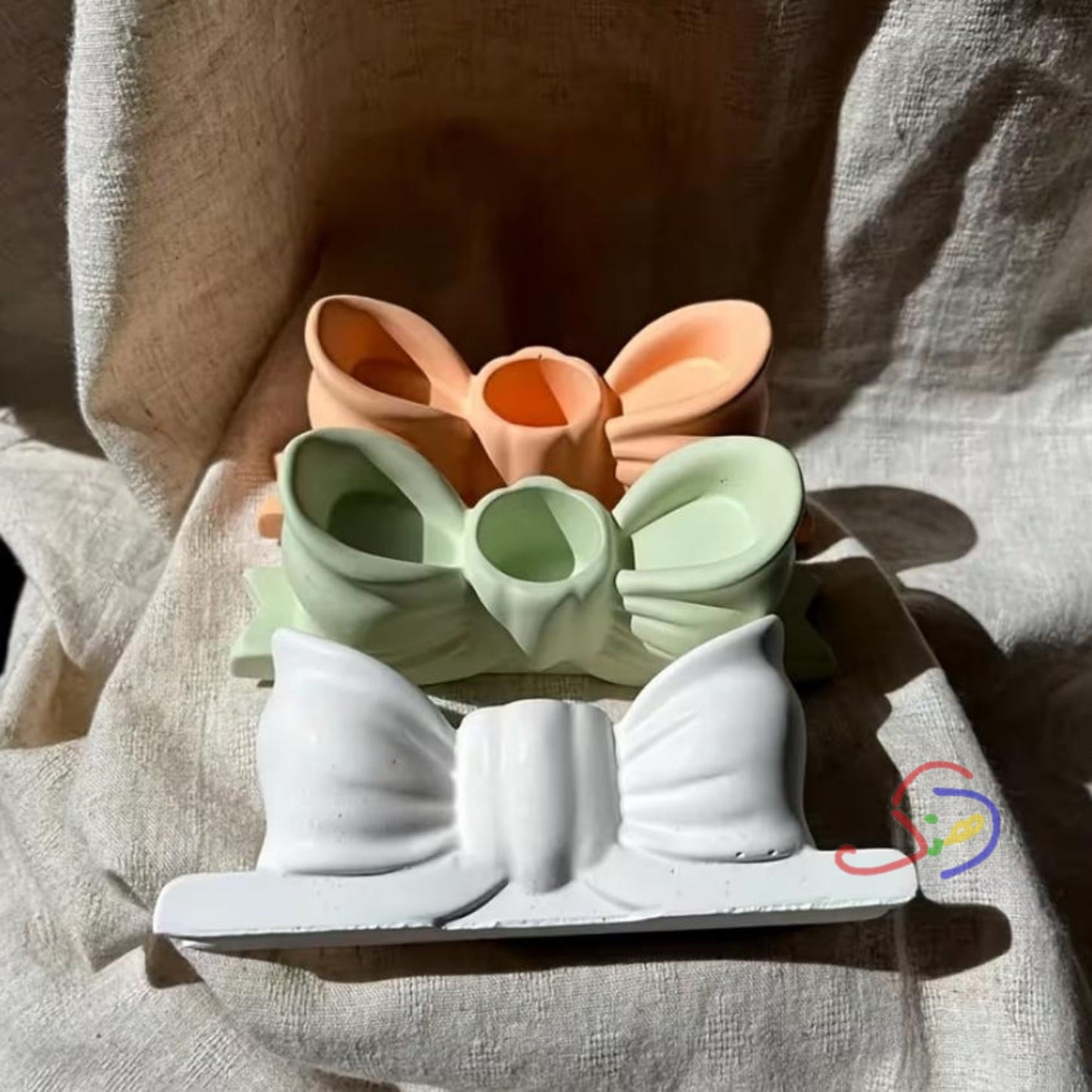 Bow Beauty Holder