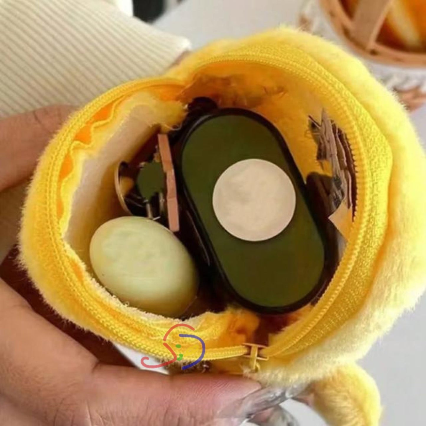 Fluffy Chickie Pouch