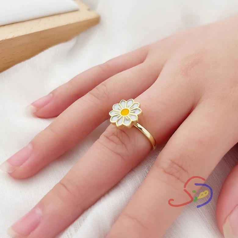 Daisy Rotatable Ring