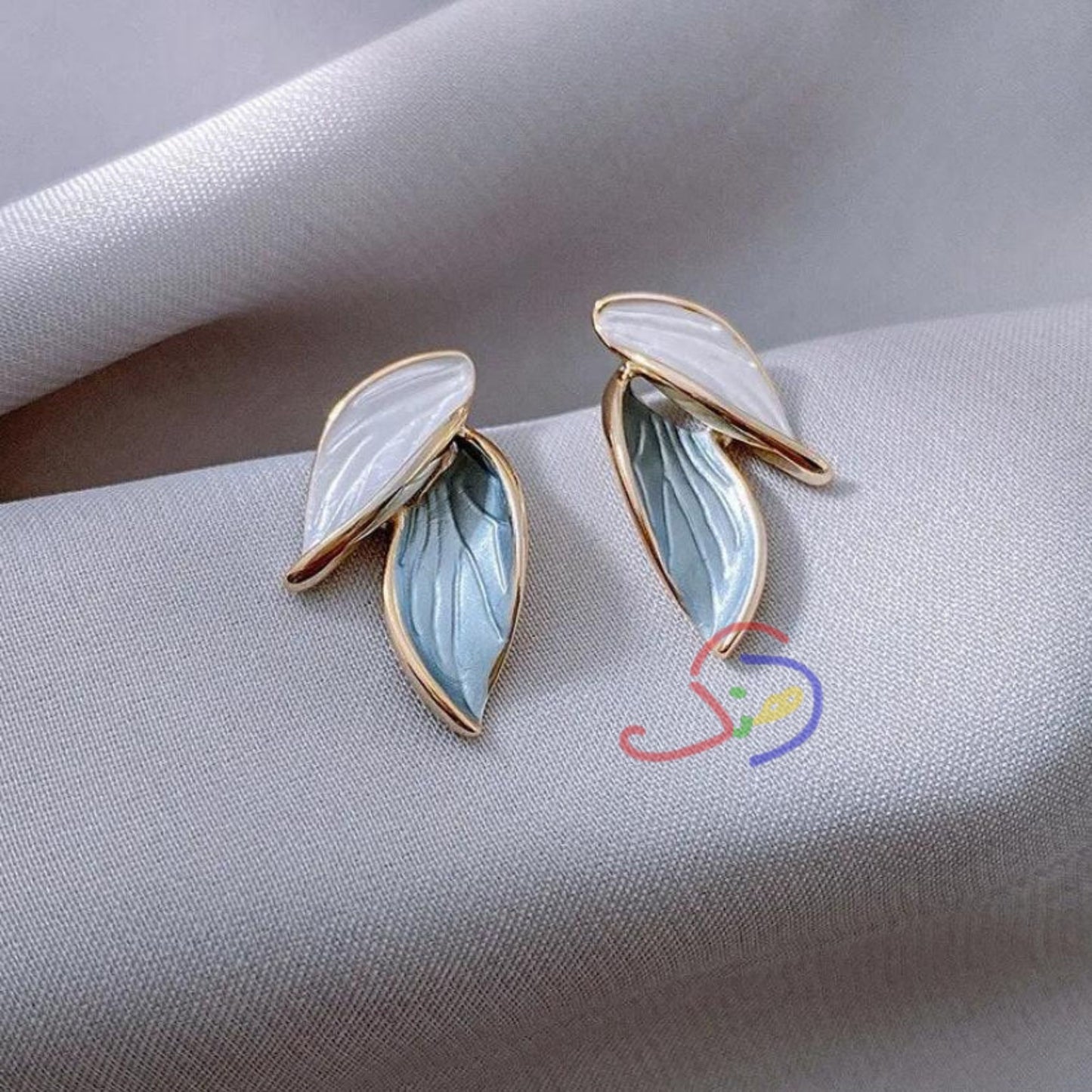 Enamel Leafy Earstuds