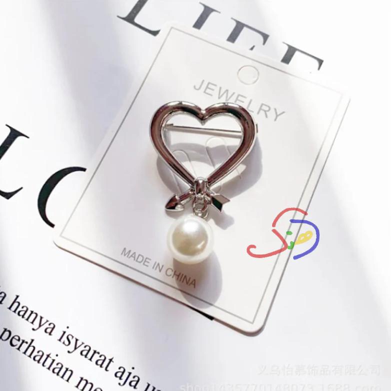 Pearl Brooch (Heart)