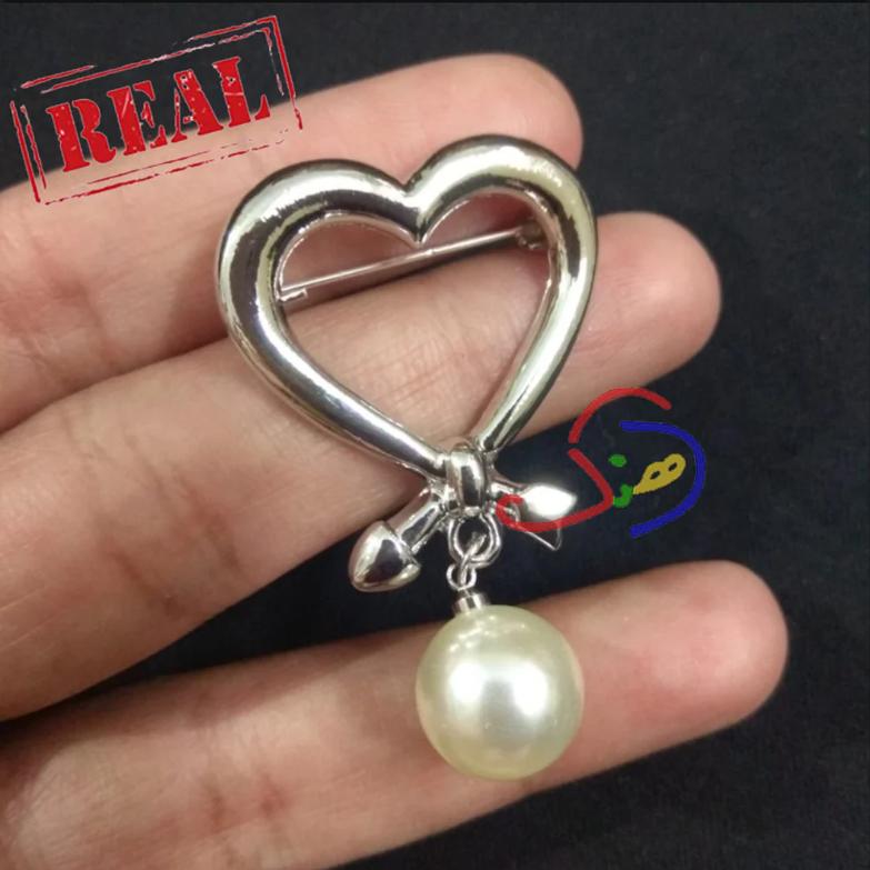 Pearl Brooch (Heart)