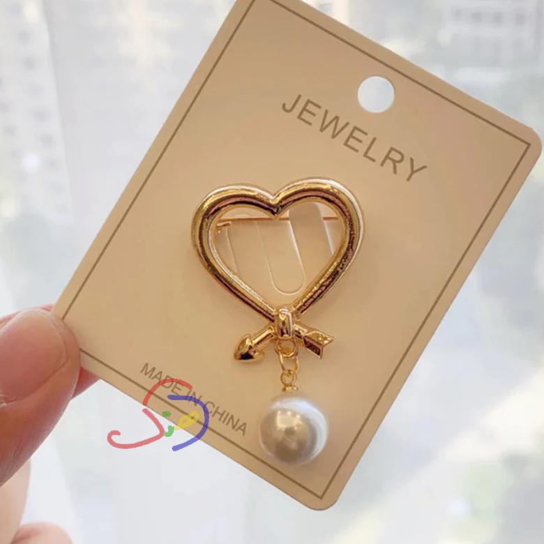 Pearl Brooch (Heart)