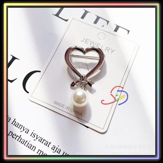 Pearl Brooch (Heart)